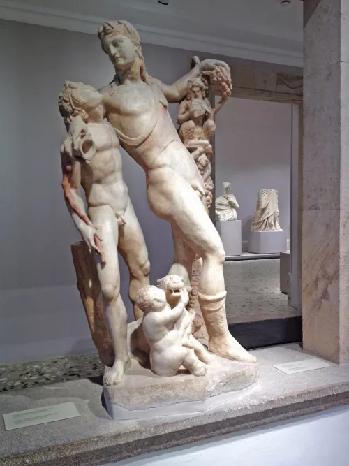 Dioniso, Satiro e Pan. 150-200 d.C. Marmo. Museo Archeologico di Kos.