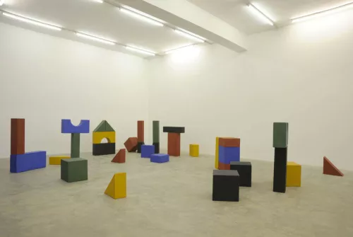 Yto Barrada, Lyautey Unit Blocks, 2010 Legno, pittura • Wood, paint, Courtesy the artist
