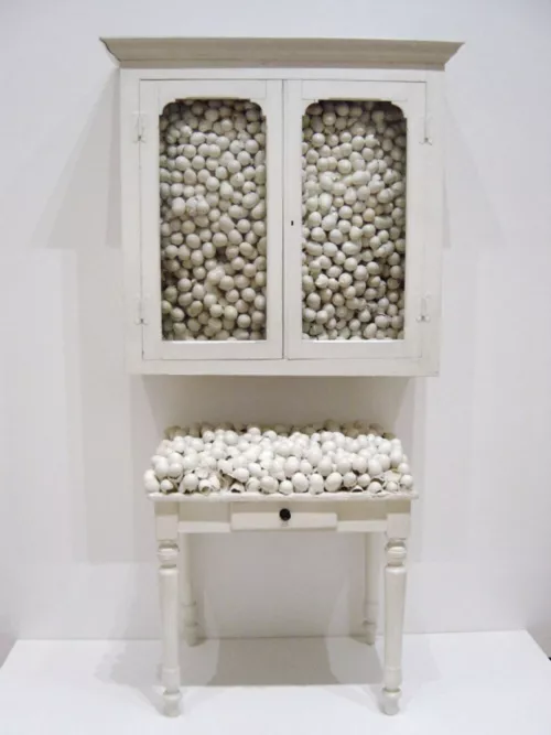 Marcel Broodthaers, Cabinet blanc et table blanche, 1965