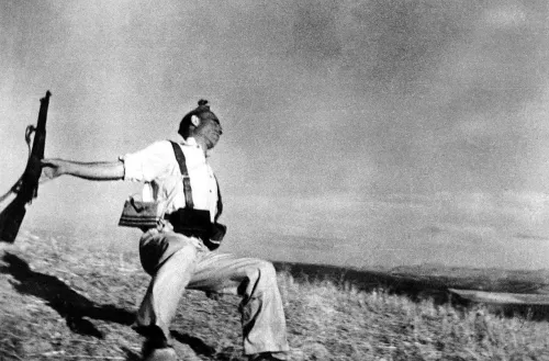 Il miliziano colpito a morte, Robert Capa.