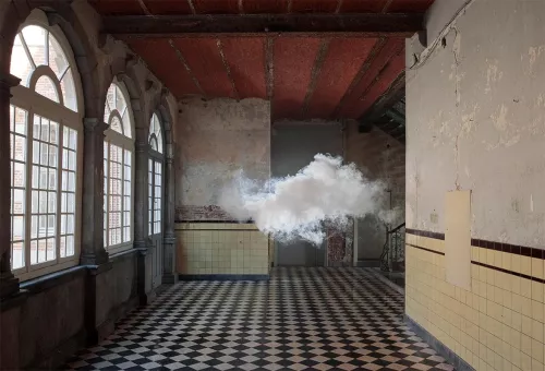 Berndaut Smilde, Nimbus d’Aspremont, 2012. Foto di Cassander Eeftinck. Courtesy Ronchini Gallery.