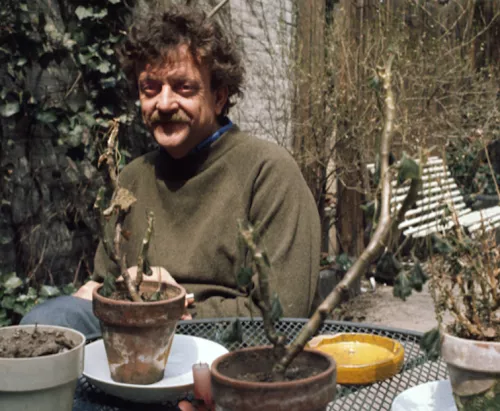 Copertina. Vonnegut nel 1972. Photo courtesy © Santi Visalli.