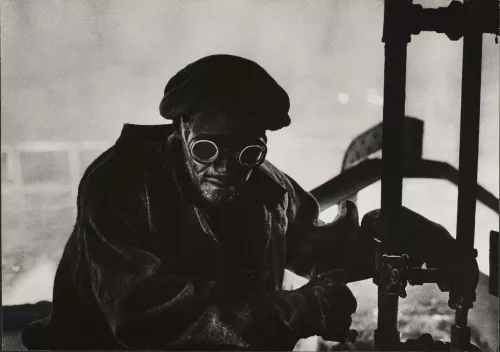 W.Eugene Smith, USA, 1918-1978 Forgiatore / Steelworker, 1955-1957 Stampa ai sali d’argento / gelatin silver print 23.49 x 33.34 cm Carnegie Museum of Art, Pittsburgh Gift of Vira I. Heinz Fund of the Pittsburgh Foundation © W. Eugene Smith / Magnum Photos.