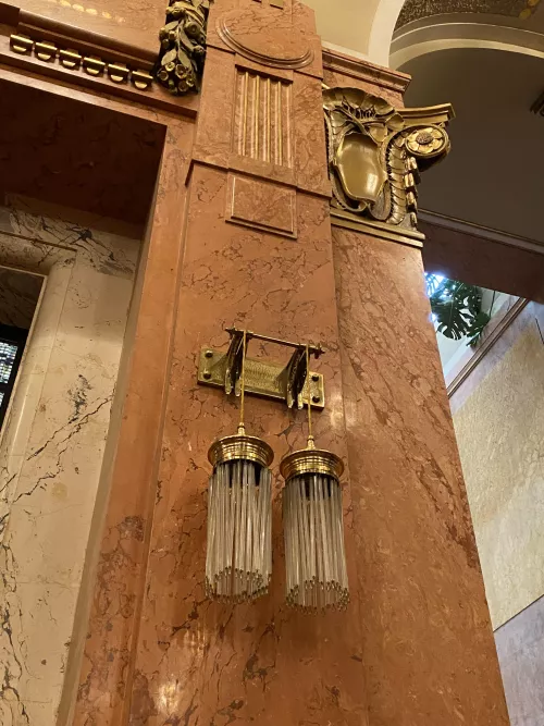 Un dettaglio dell’Obecní dům di Praga.