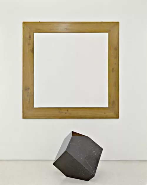 Claudio Parmiggiani, Giordano Bruno (1977), tempera su legno, legno, marmo nero marquinia. Courtesy Collezione Maramotti, Reggio Emilia.