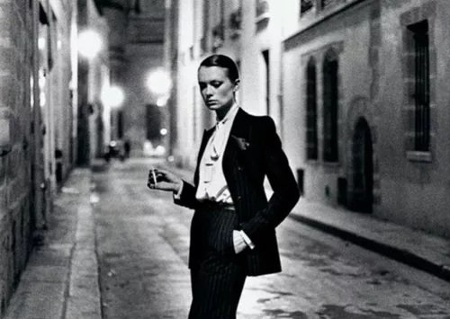 Ph Helmut Newton.