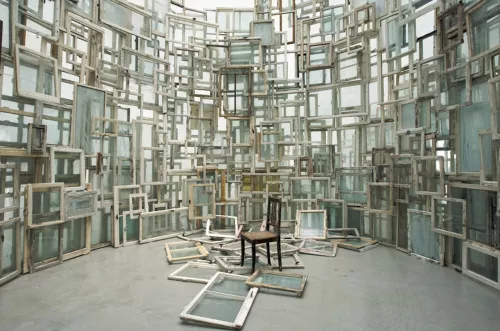 Chiharu Shiota. “A Room of Memory”, 2009, 21st Century Museum of Contemporary Art/Japan, photo: Sunhi Mung