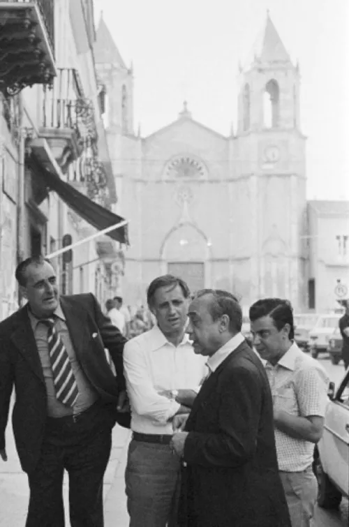Sciascia con amici a Racalmuto.
