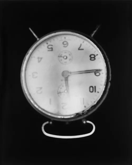 Franco Vimercati, Senza titolo (Sveglia), 1997 Gelatin silver print 30.5 x 25.5 cm Ed. 12 + 2 AP Courtesy Archivio Franco Vimercati, Milano e Galleria Raffaella Cortese, Milano; © Eredi Franco Vimercati.